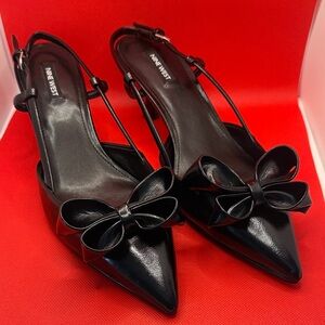 Nine West Black Pointed-Toe Slingback Pumps with Bow Accent